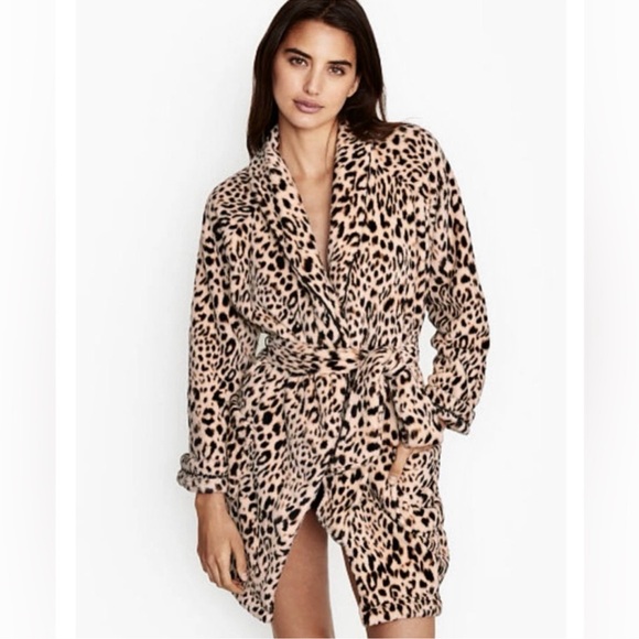 Leopard Print Robe - Picture 2 of 6
